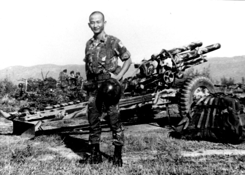 Trung úy pháo binh nhẩy dù Lý Văn Quân trên đồi 31 Hạ Lào 1 tháng trước khi tử trận