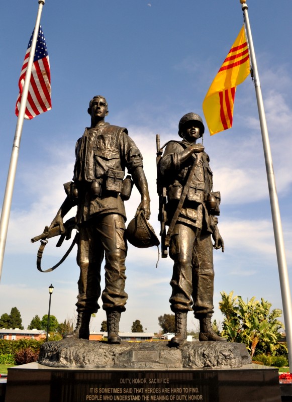 Tượng đài chiến sĩ Việt Mỹ Westminster, California (2) (NS Lý Văn Quý) Tượng đài chiến sĩ Việt Mỹ Westminster, California (2) (NS Lý Văn Quý)