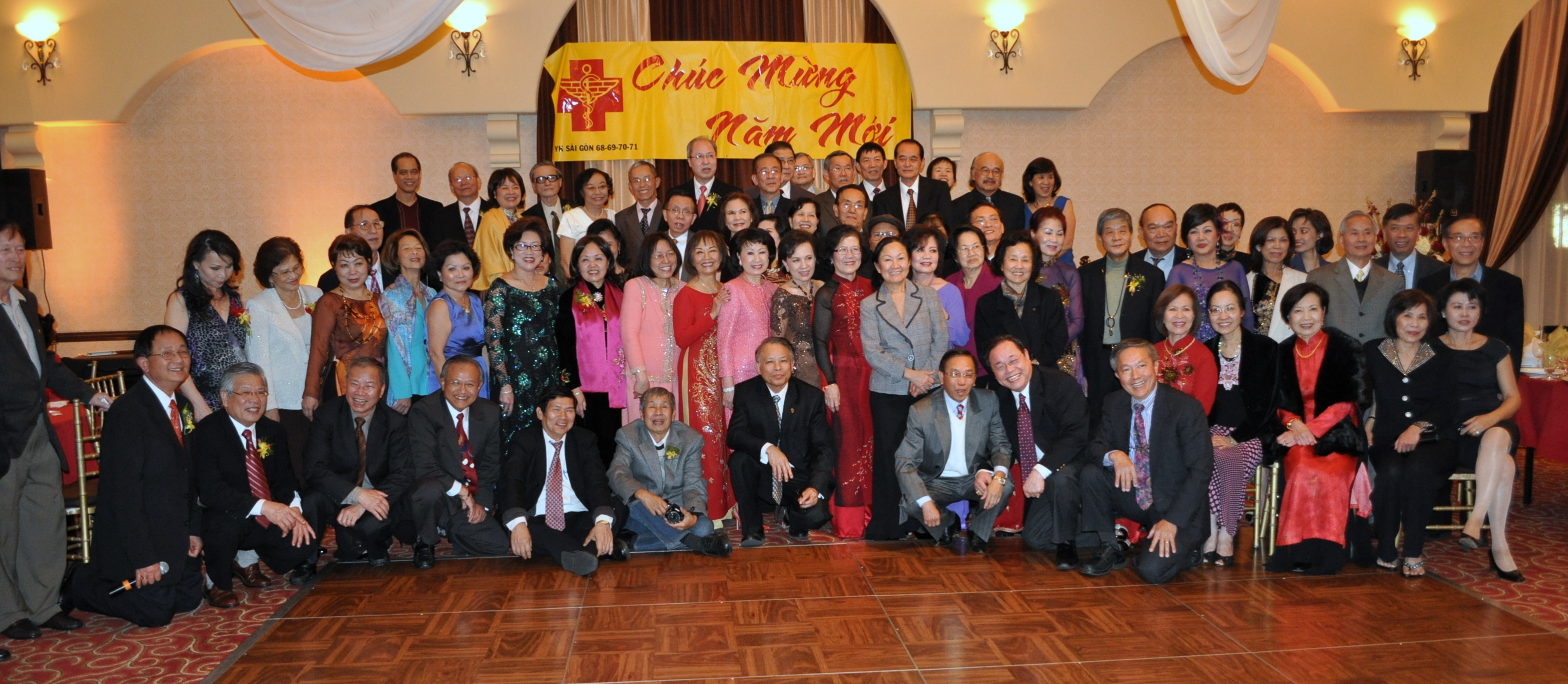 Y Khoa Sài Gòn 68-69-70-71 Hội Ngộ Mùa Xuân Tân Mão 2011(bấm vào hình để xem rõ hơn) Y Khoa Sài Gòn 68-69-70-71 Hội Ngộ Mùa Xuân Tân Mão 2011(bấm vào hình để xem rõ hơn)