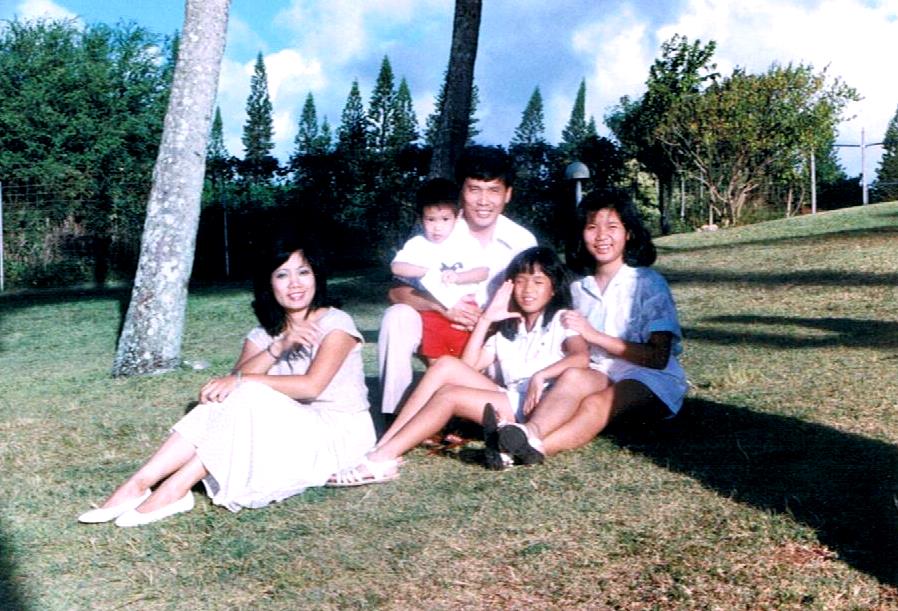 Tran's_family_Hawaii_1987 Tran's_family_Hawaii_1987